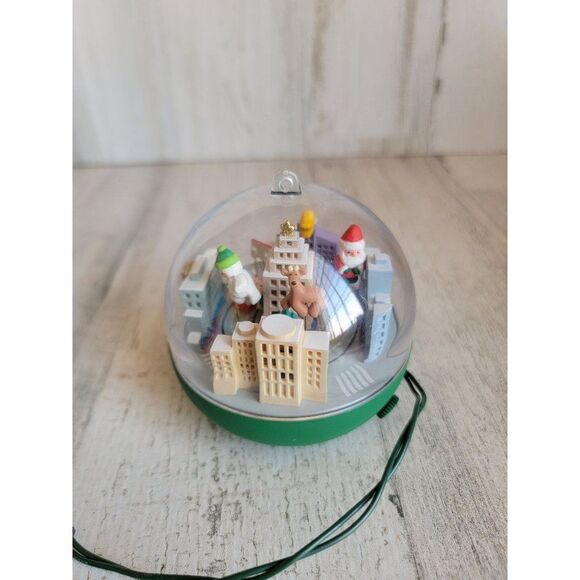 Hallmark 1992 Christmas parade magic ornament Xmas - Picture 2 of 8